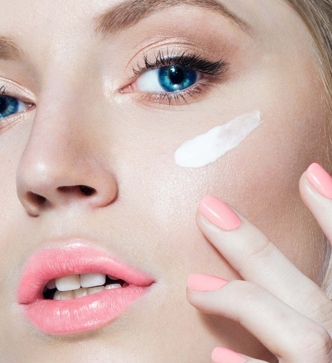 5 Reasons To Add Foaming Daily Cleanser To Your Beauty Routine